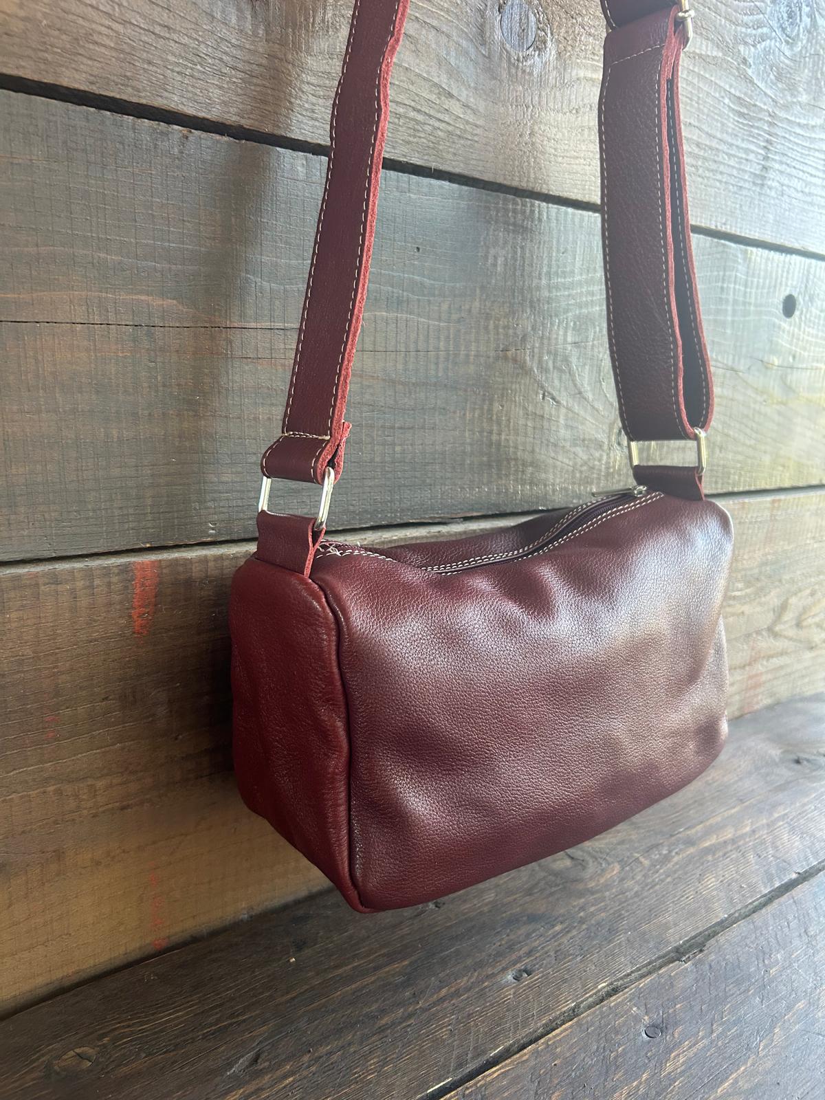 Carlotta - la nostra tracolla mezza luna - col. Maroon