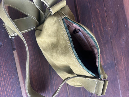 Carlotta - la nostra tracolla mezza luna - col. Khaki Green
